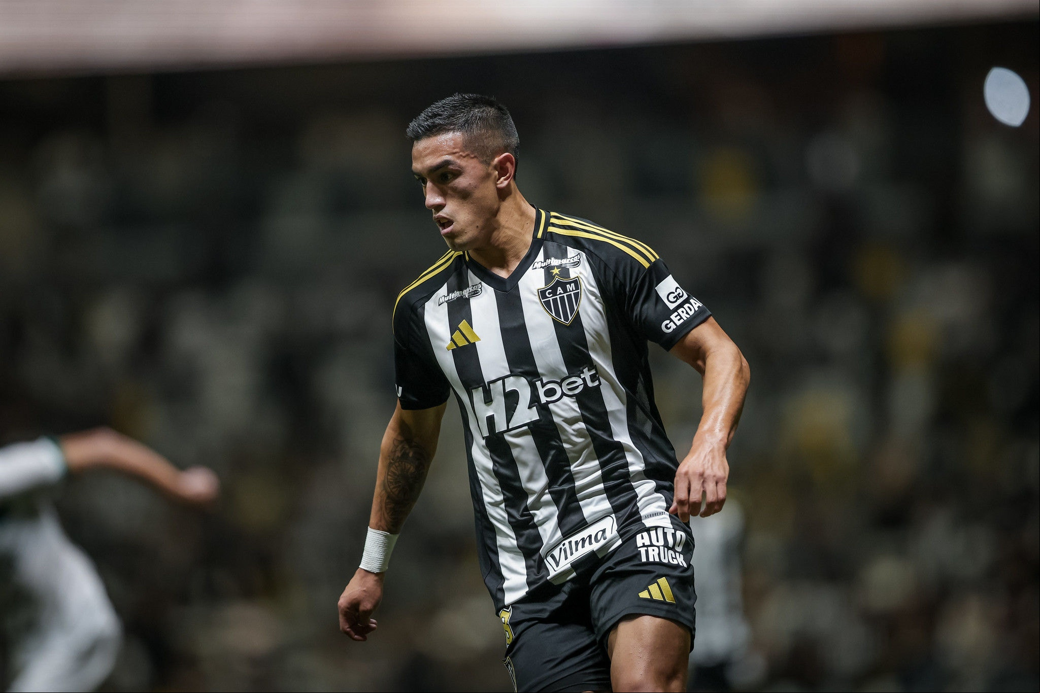 Cuello em ação com a camisa do Atlético