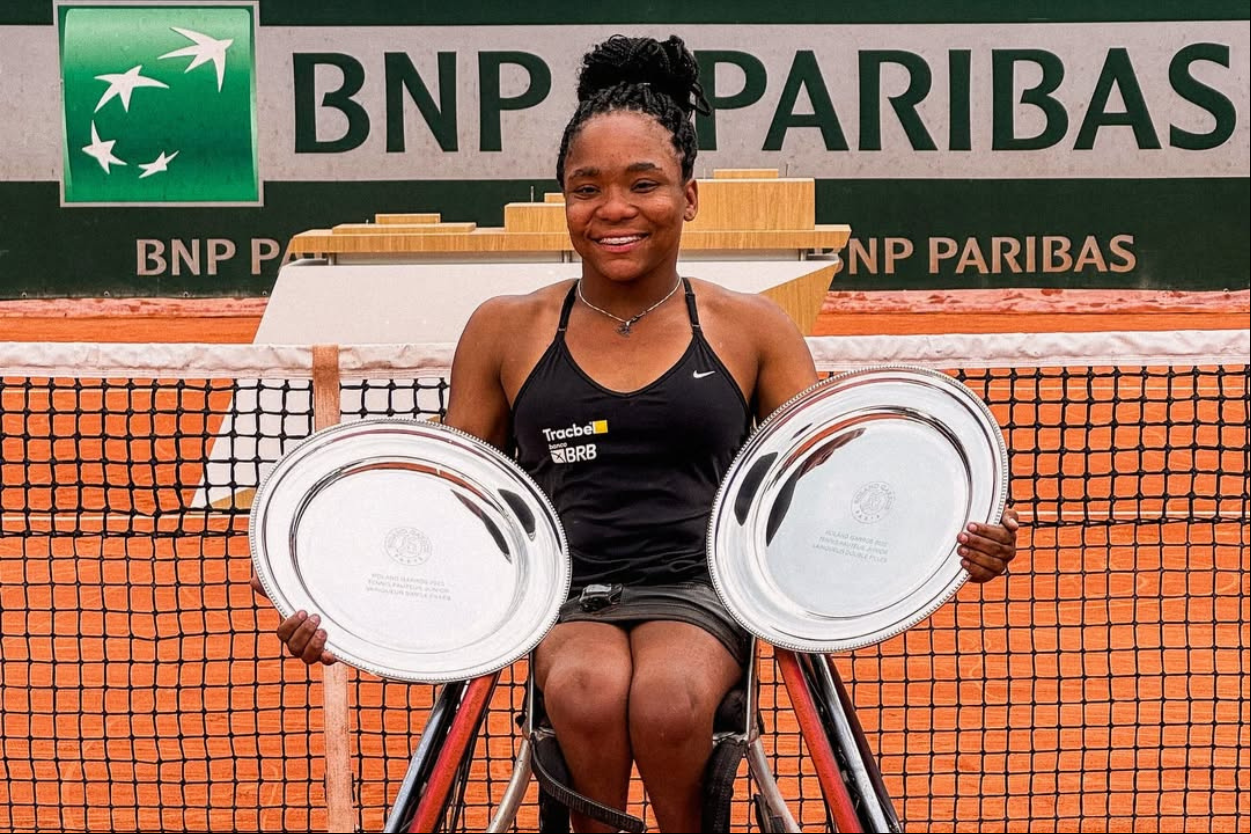 Vitória Miranda brilhou em Roland Garros com dois títulos na modalidade cadeira de rodas
