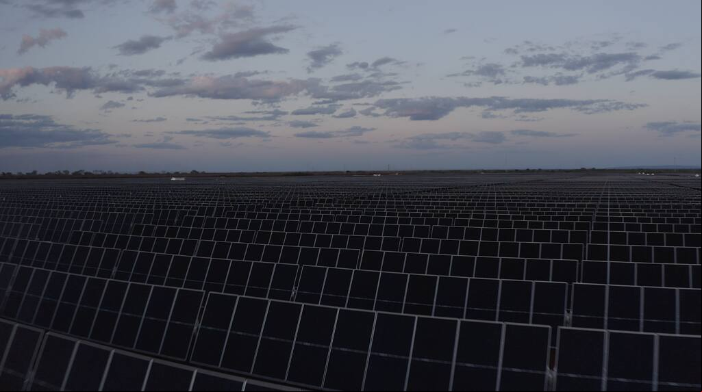 Controladores fabricados por empresas chinesas e usados em painéis solares em território americano possuem canais secretos de comunicação